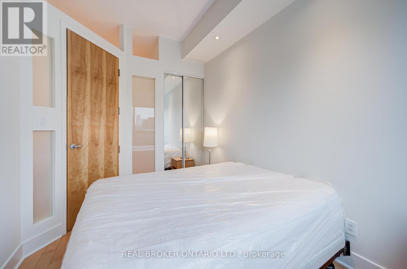 406 - 562 Eglinton Avenue E, Toronto (mount Pleasant East), Ontario