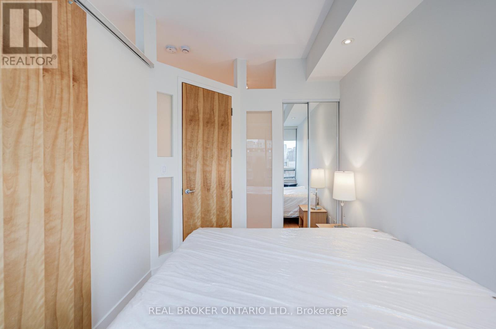 406 - 562 Eglinton Avenue E, Toronto (mount Pleasant East), Ontario