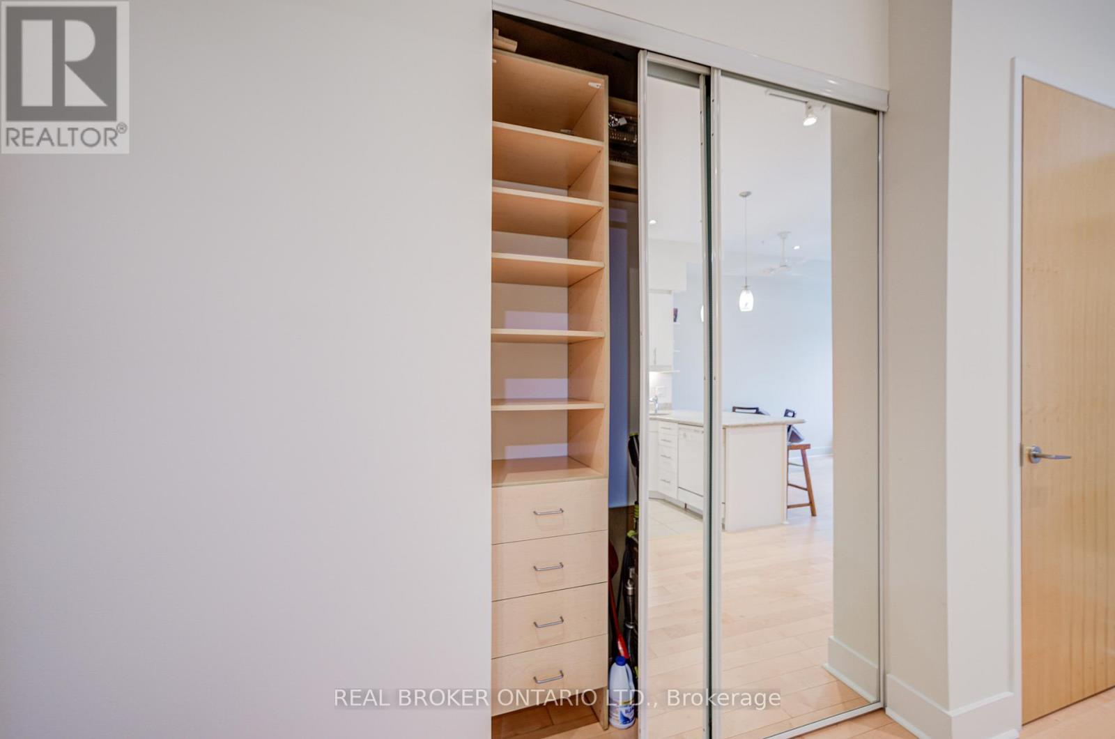 406 - 562 Eglinton Avenue E, Toronto (mount Pleasant East), Ontario