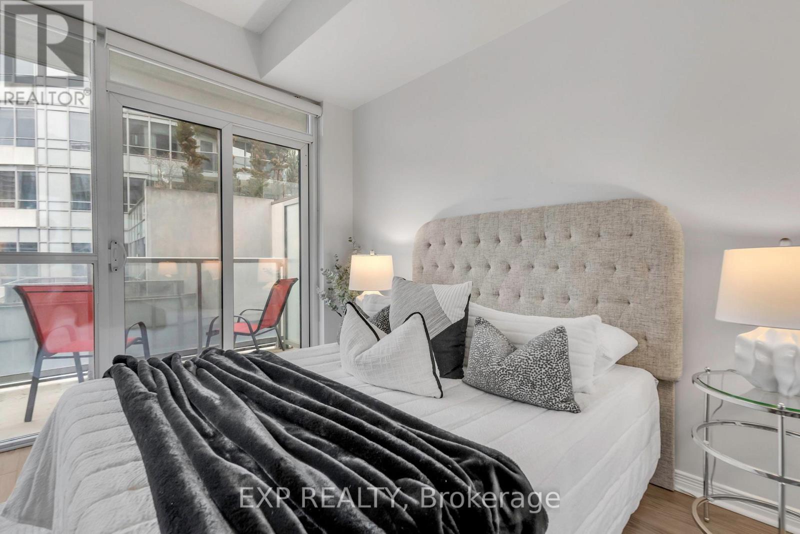 2021 - 352 Front Street W, Toronto (waterfront Communities), Ontario