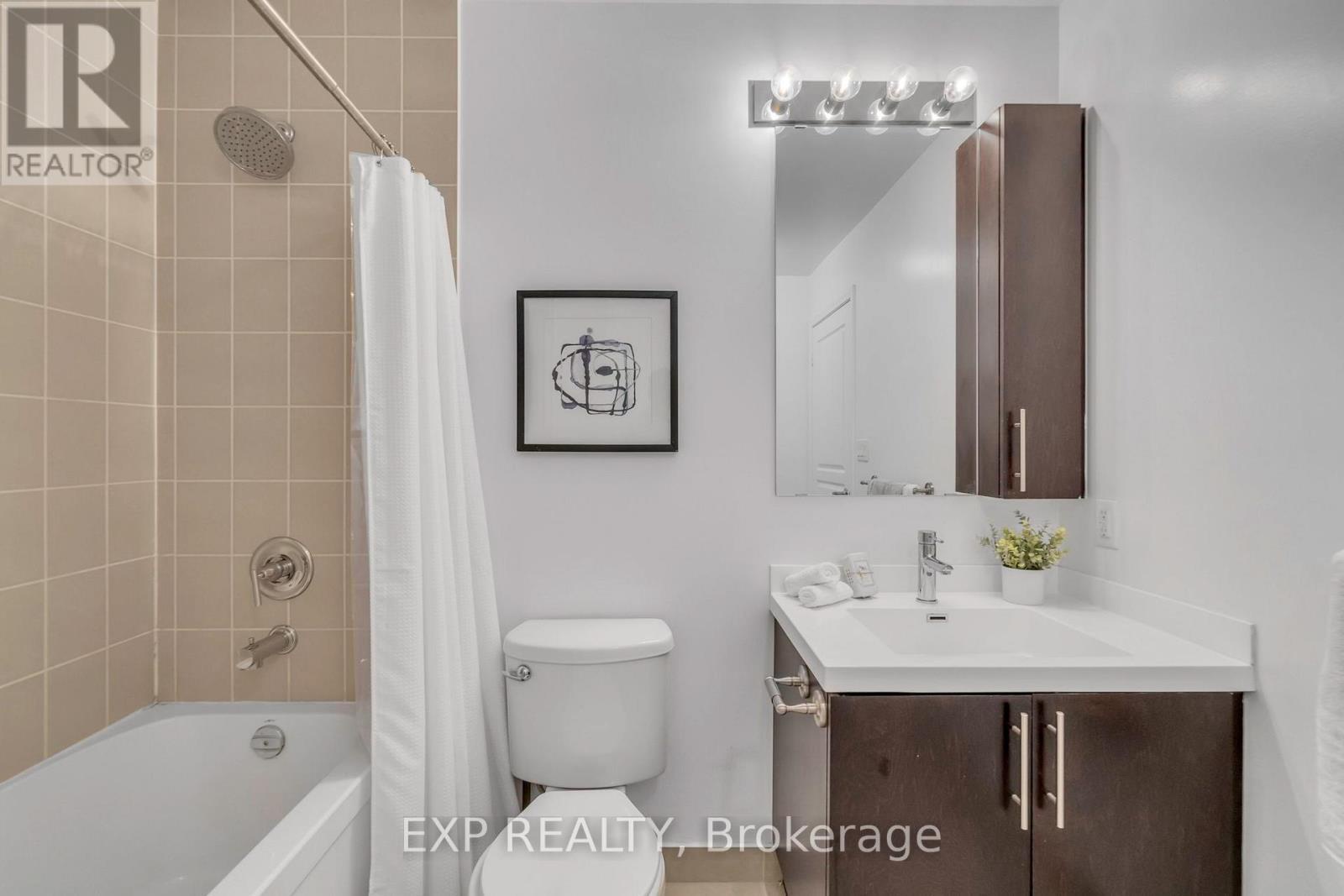 2021 - 352 Front Street W, Toronto (waterfront Communities), Ontario