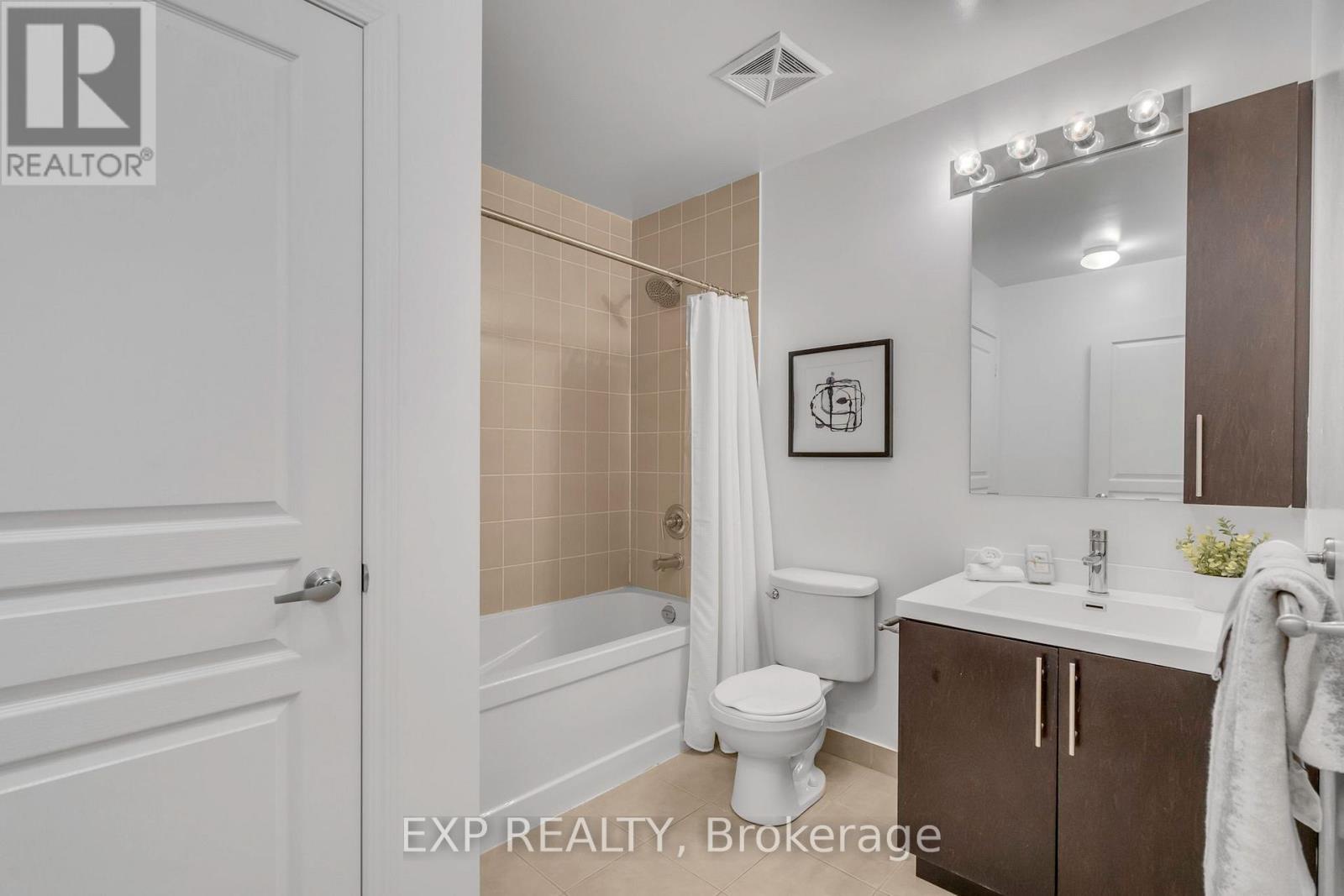 2021 - 352 Front Street W, Toronto (waterfront Communities), Ontario