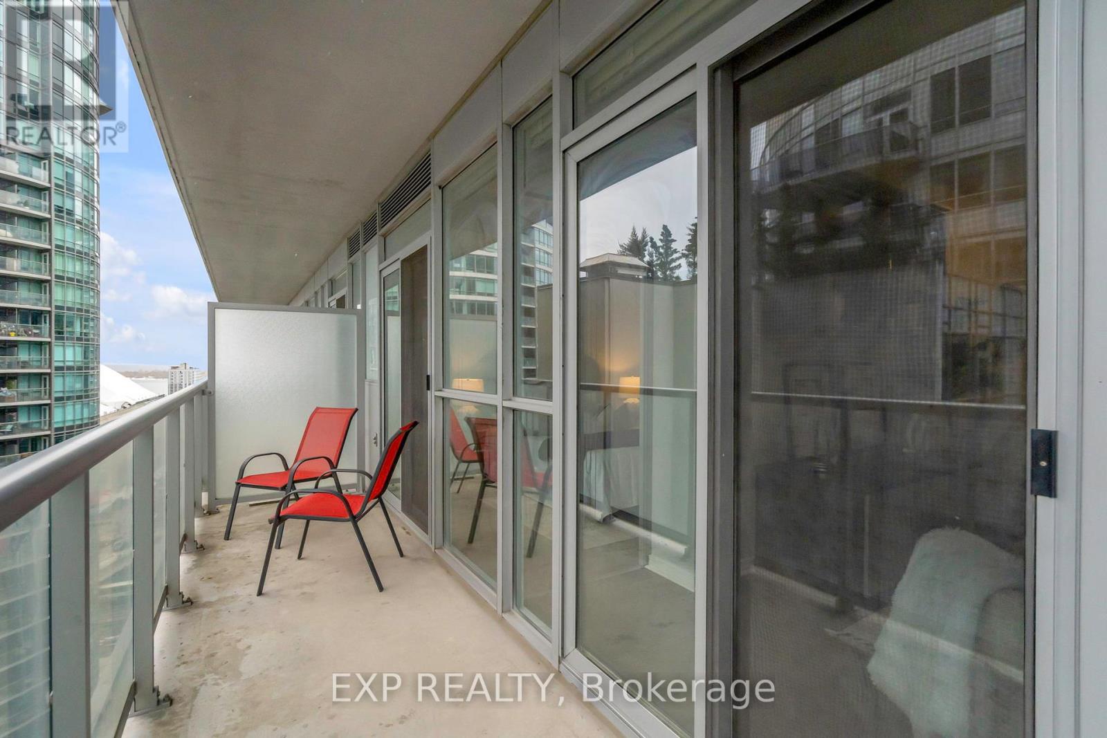 2021 - 352 Front Street W, Toronto (waterfront Communities), Ontario