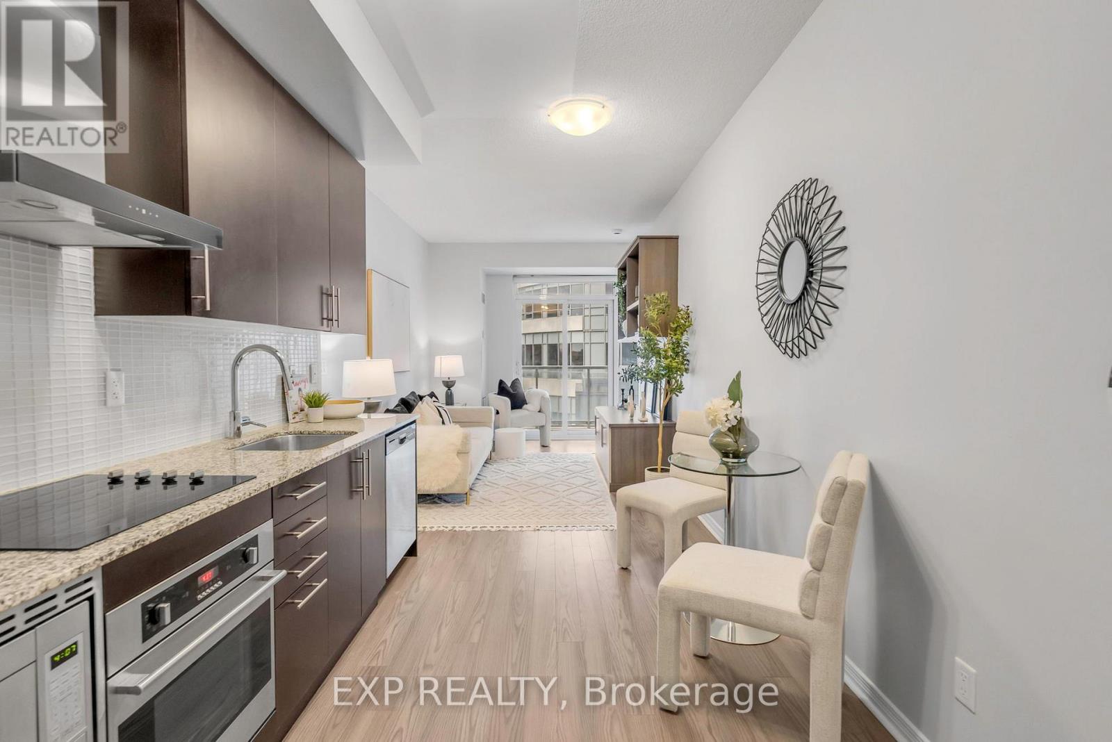 2021 - 352 Front Street W, Toronto (waterfront Communities), Ontario