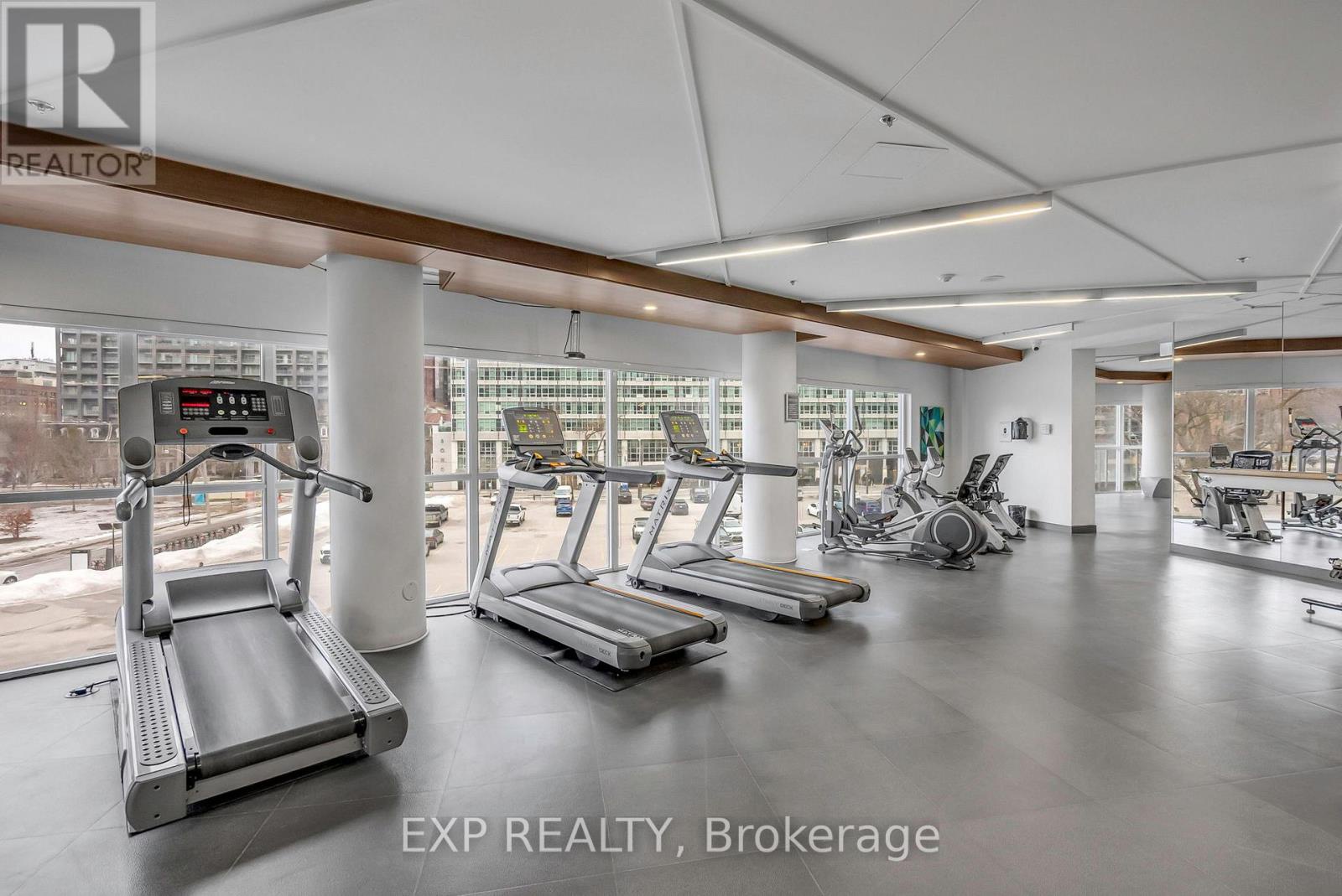 2021 - 352 Front Street W, Toronto (waterfront Communities), Ontario