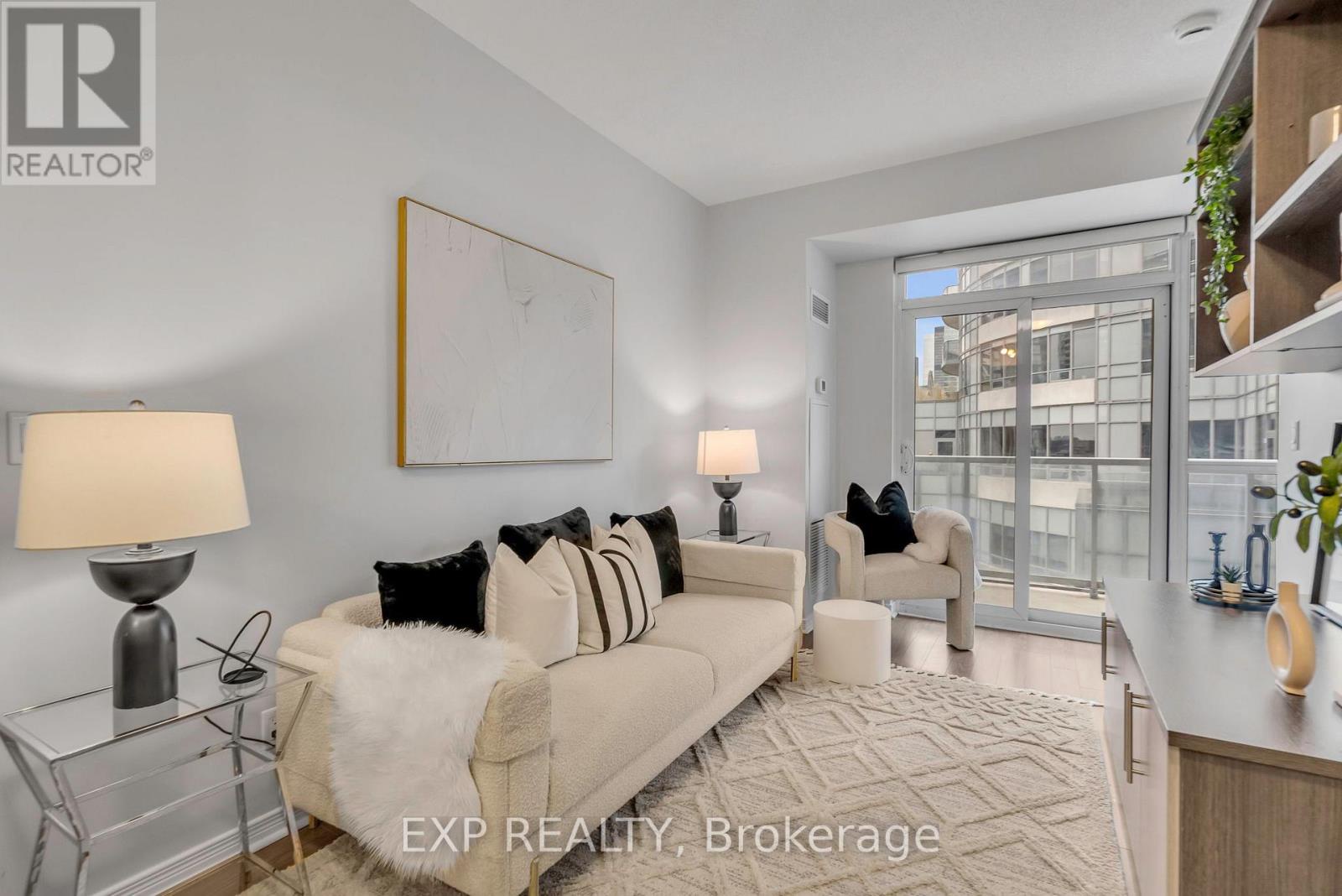 2021 - 352 Front Street W, Toronto (waterfront Communities), Ontario