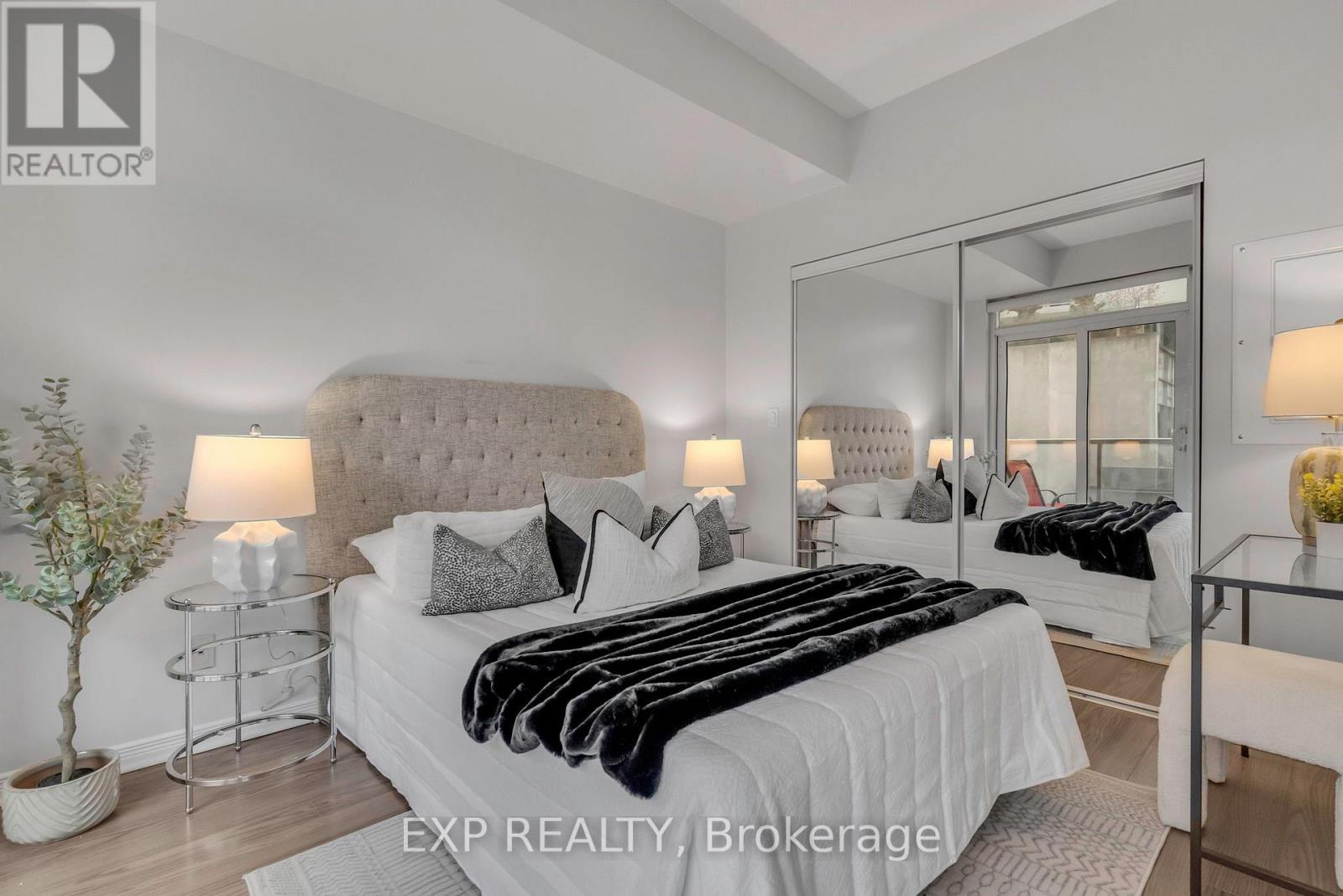 2021 - 352 Front Street W, Toronto (waterfront Communities), Ontario