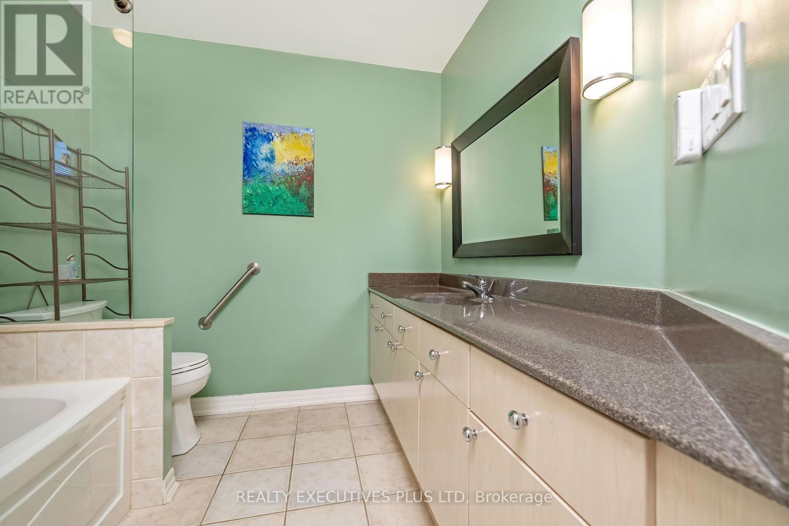 414 - 245 Dalesford Road, Toronto (stonegate-queensway), Ontario