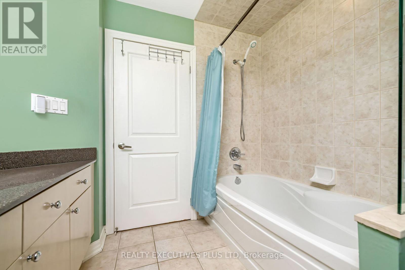 414 - 245 Dalesford Road, Toronto (stonegate-queensway), Ontario