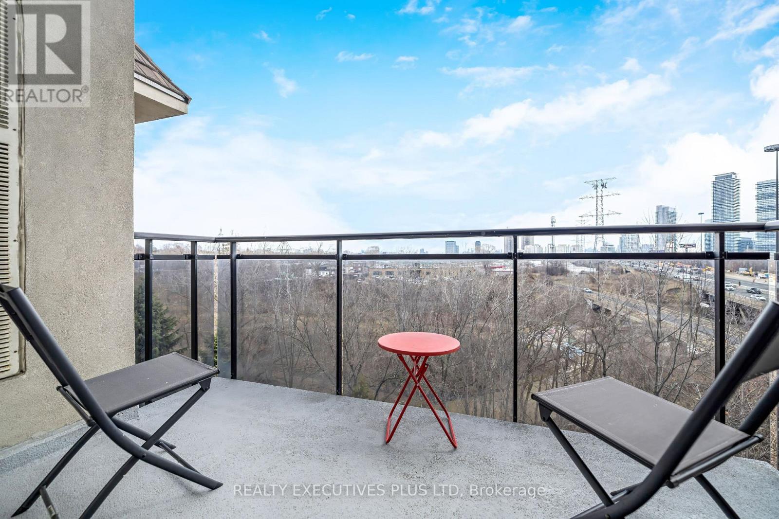 414 - 245 Dalesford Road, Toronto (stonegate-queensway), Ontario