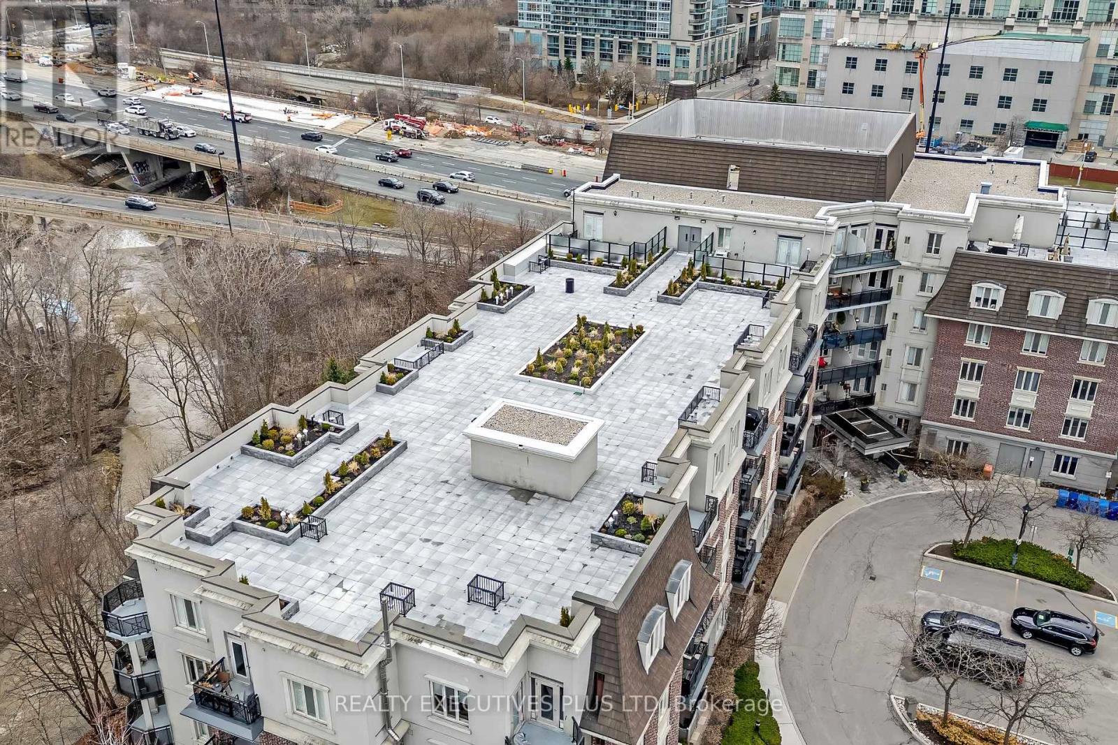 414 - 245 Dalesford Road, Toronto (stonegate-queensway), Ontario