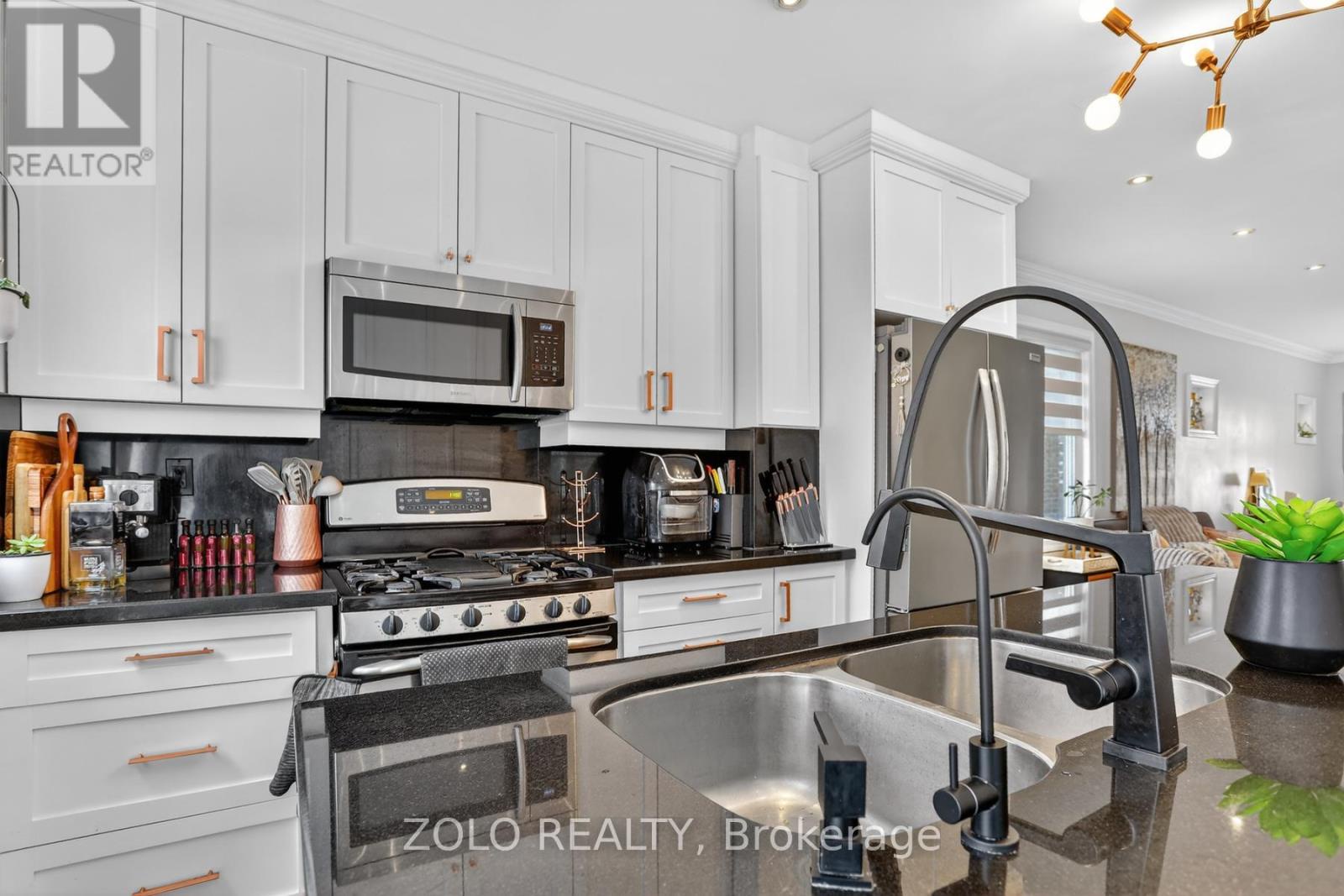 94 Hazelwood Avenue, Toronto (blake-jones), Ontario