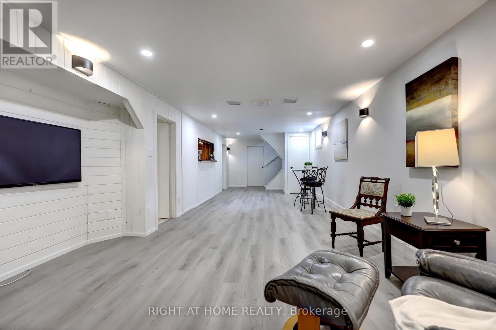 56 Cynthia Road, Toronto (rockcliffe-smythe), Ontario