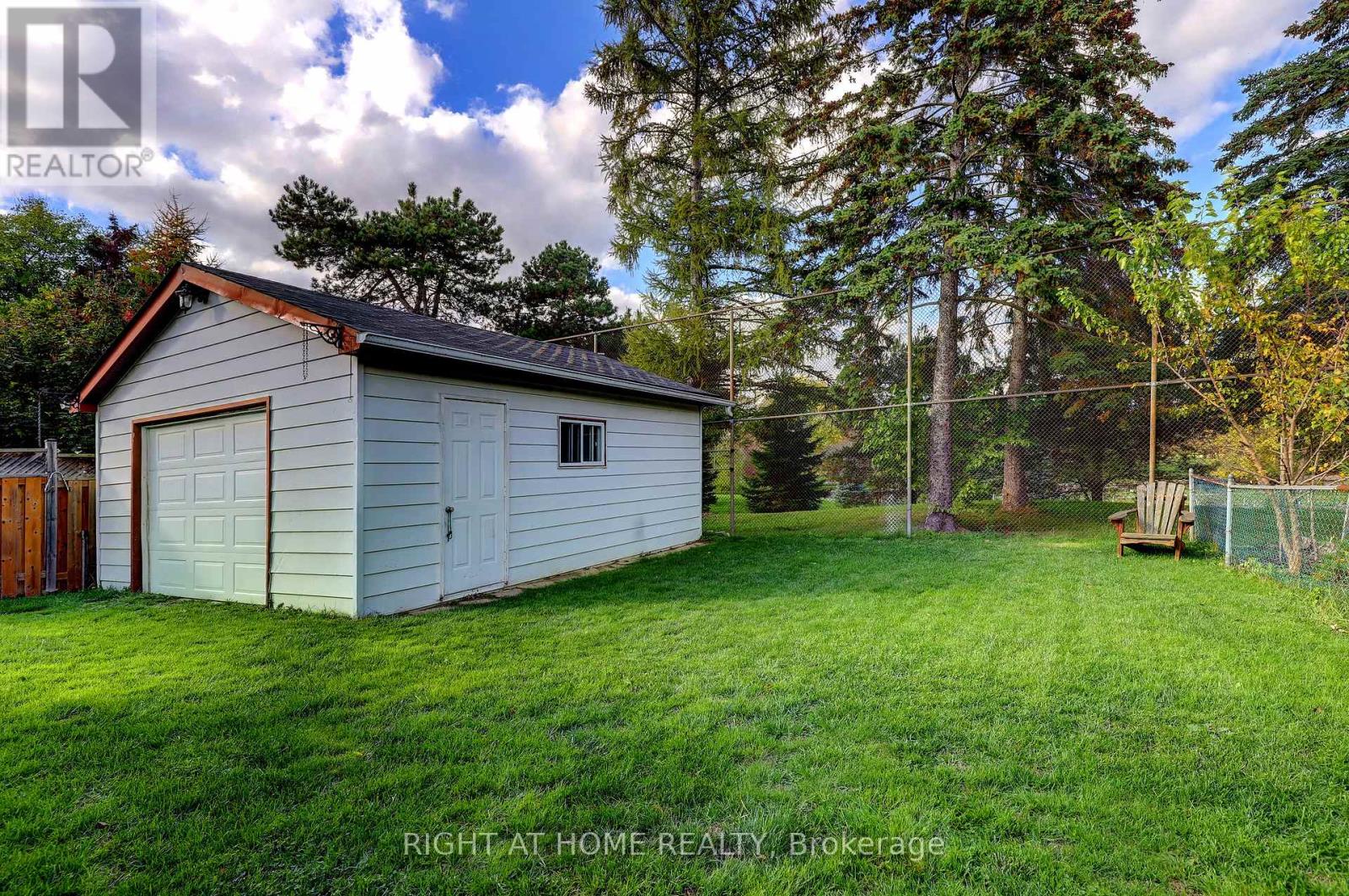 56 Cynthia Road, Toronto (rockcliffe-smythe), Ontario