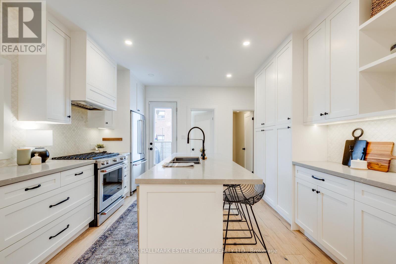 4 Adrian Avenue, Toronto (weston-pellam Park), Ontario