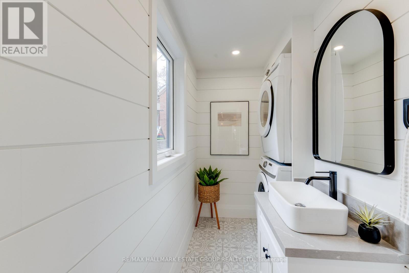 4 Adrian Avenue, Toronto (weston-pellam Park), Ontario