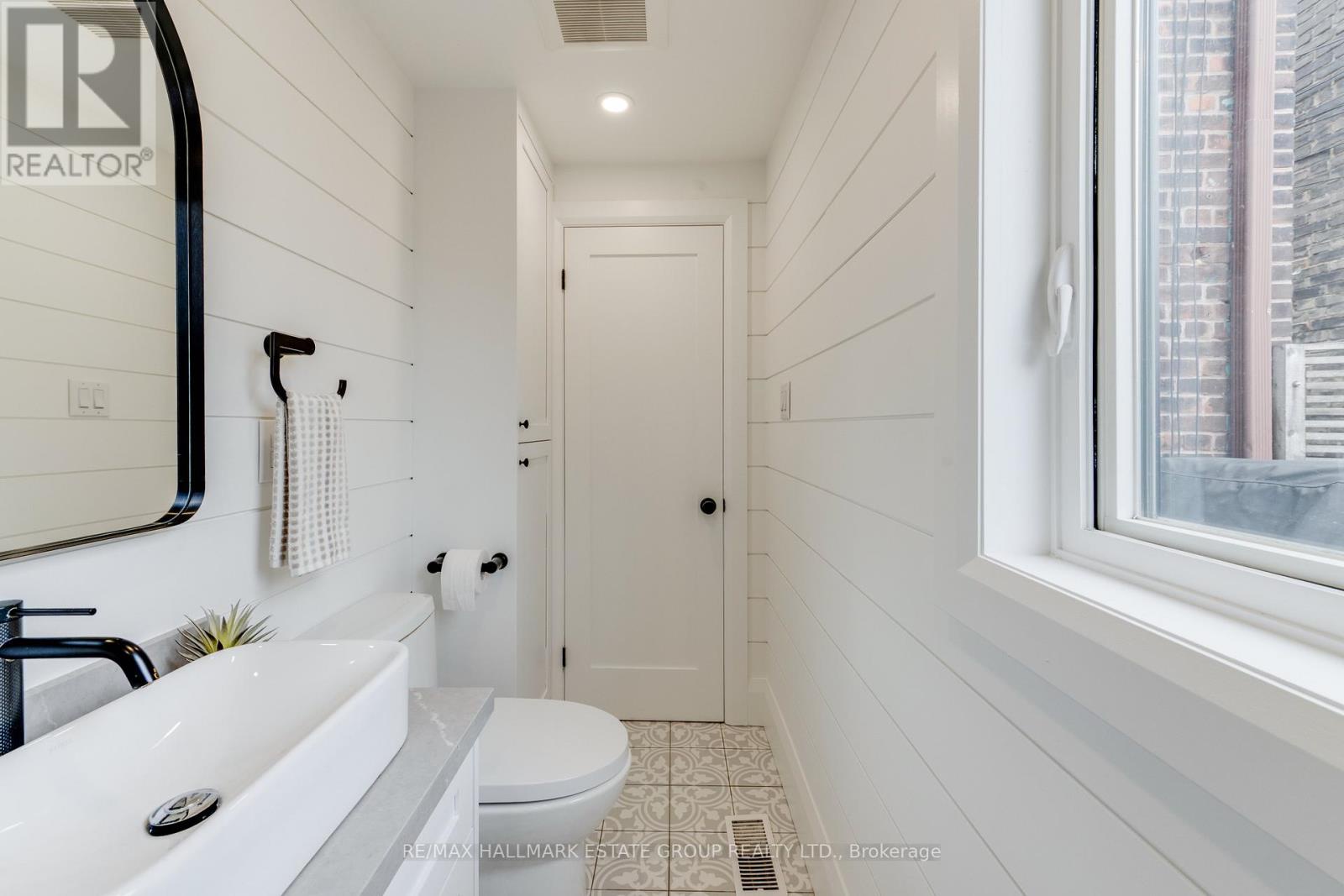 4 Adrian Avenue, Toronto (weston-pellam Park), Ontario