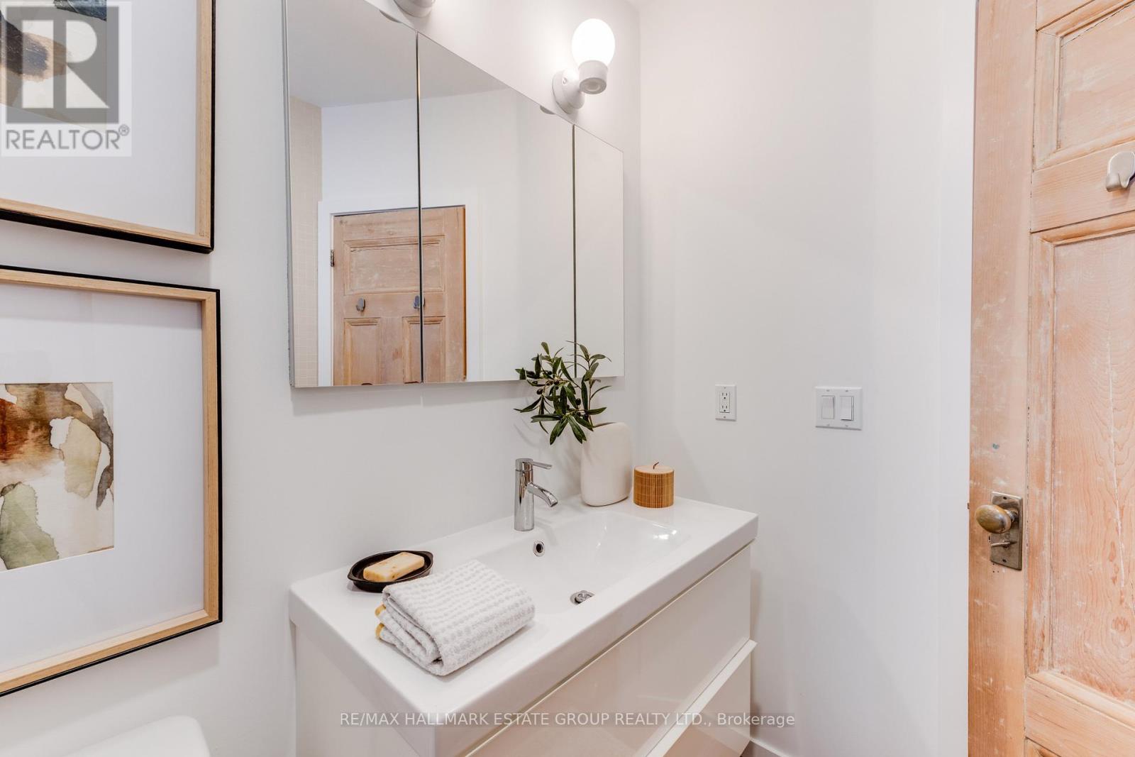 4 Adrian Avenue, Toronto (weston-pellam Park), Ontario