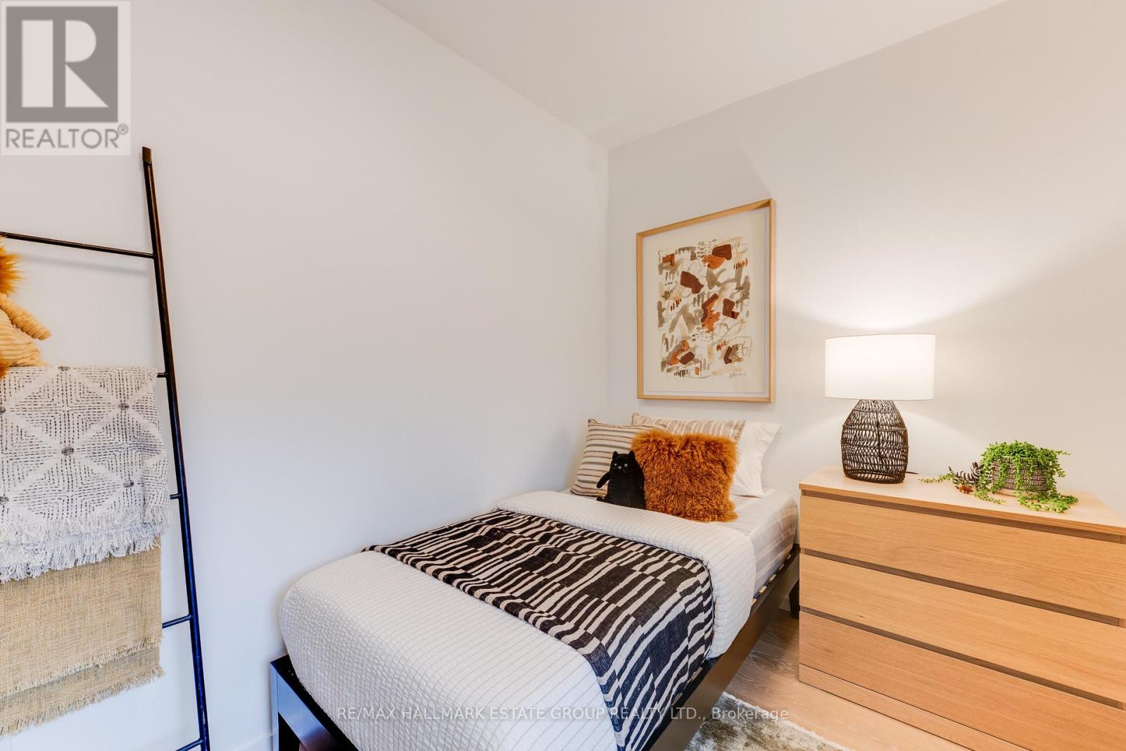 4 Adrian Avenue, Toronto (weston-pellam Park), Ontario