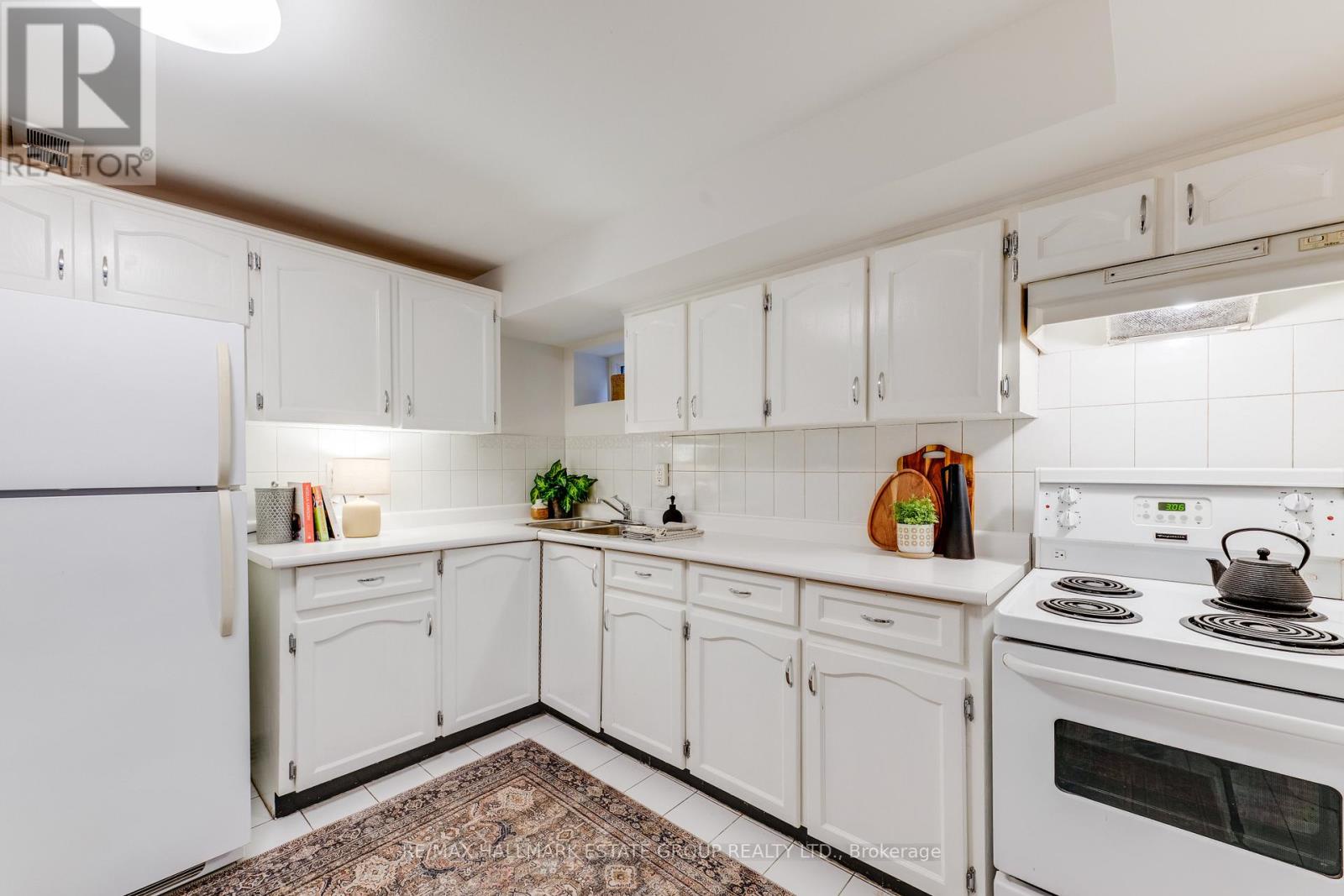 4 Adrian Avenue, Toronto (weston-pellam Park), Ontario