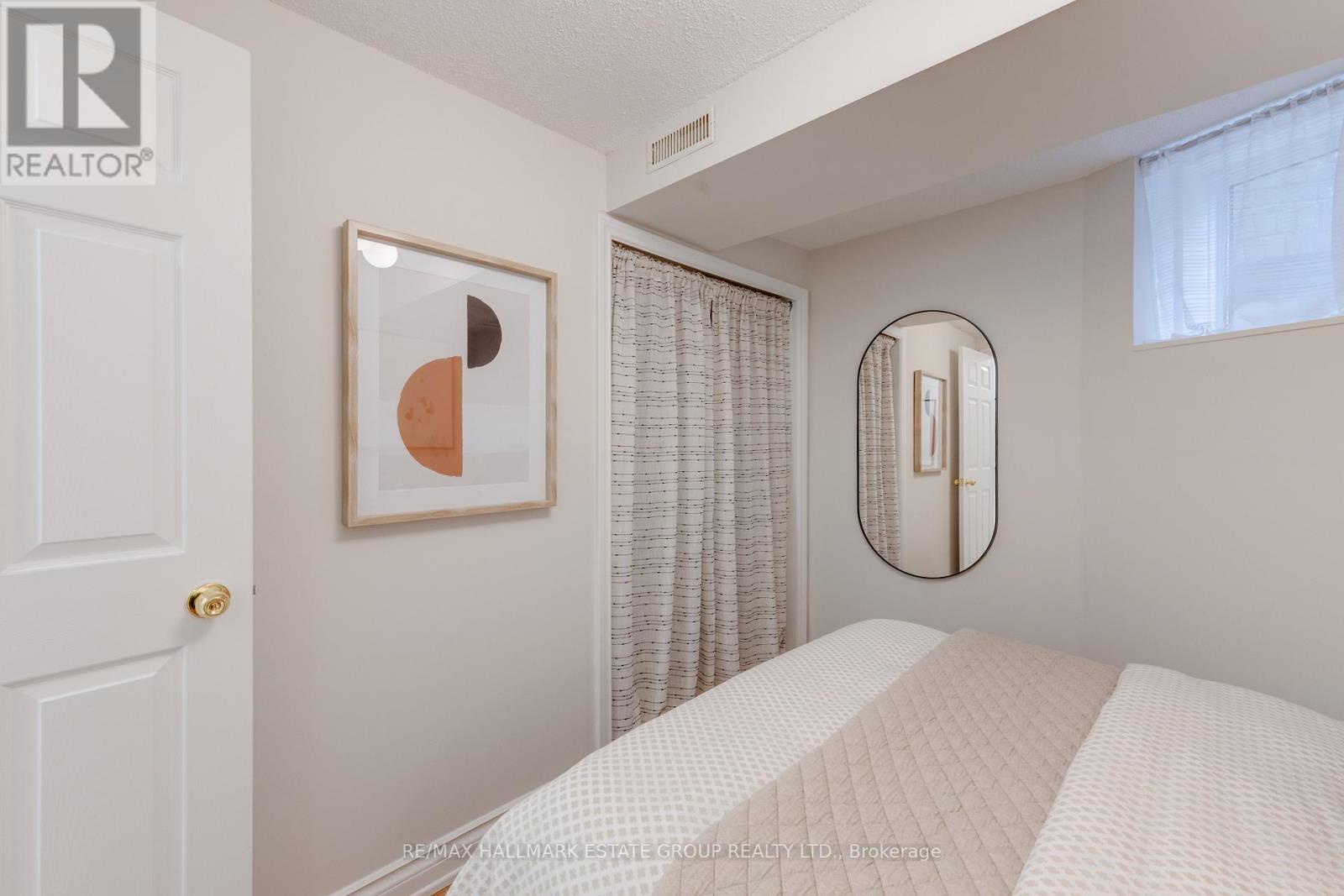 4 Adrian Avenue, Toronto (weston-pellam Park), Ontario