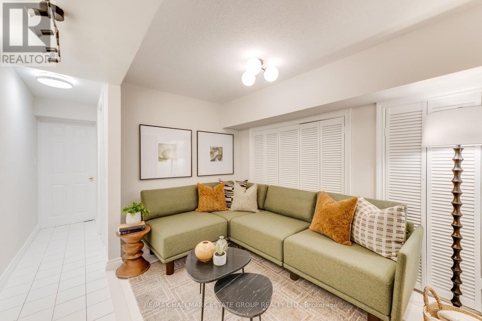 4 Adrian Avenue, Toronto (weston-pellam Park), Ontario