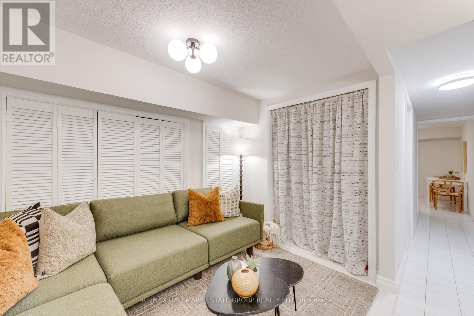 4 Adrian Avenue, Toronto (weston-pellam Park), Ontario