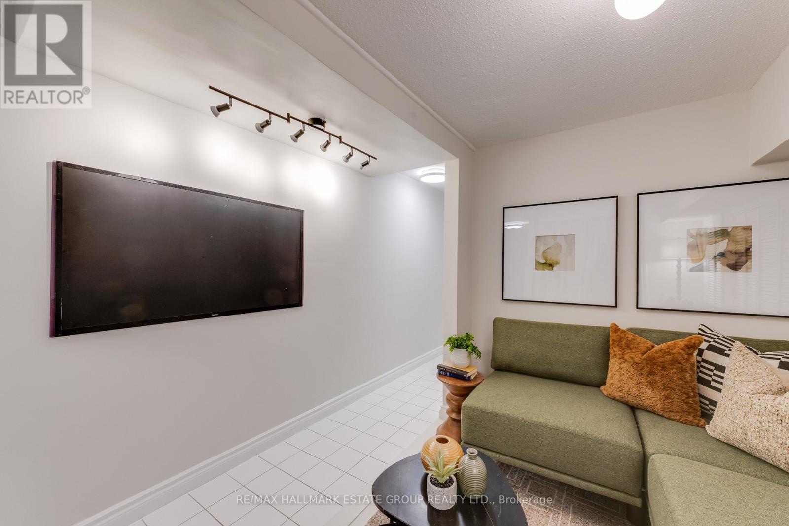 4 Adrian Avenue, Toronto (weston-pellam Park), Ontario