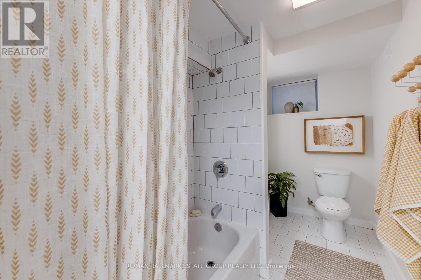 4 Adrian Avenue, Toronto (weston-pellam Park), Ontario