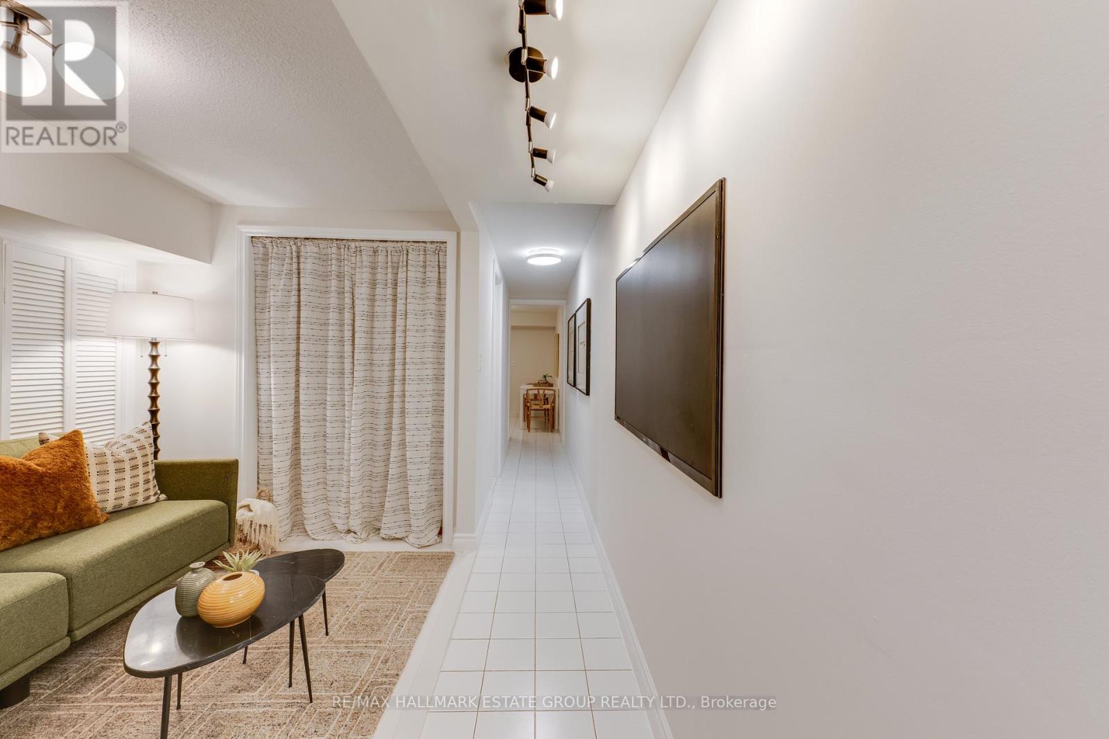 4 Adrian Avenue, Toronto (weston-pellam Park), Ontario