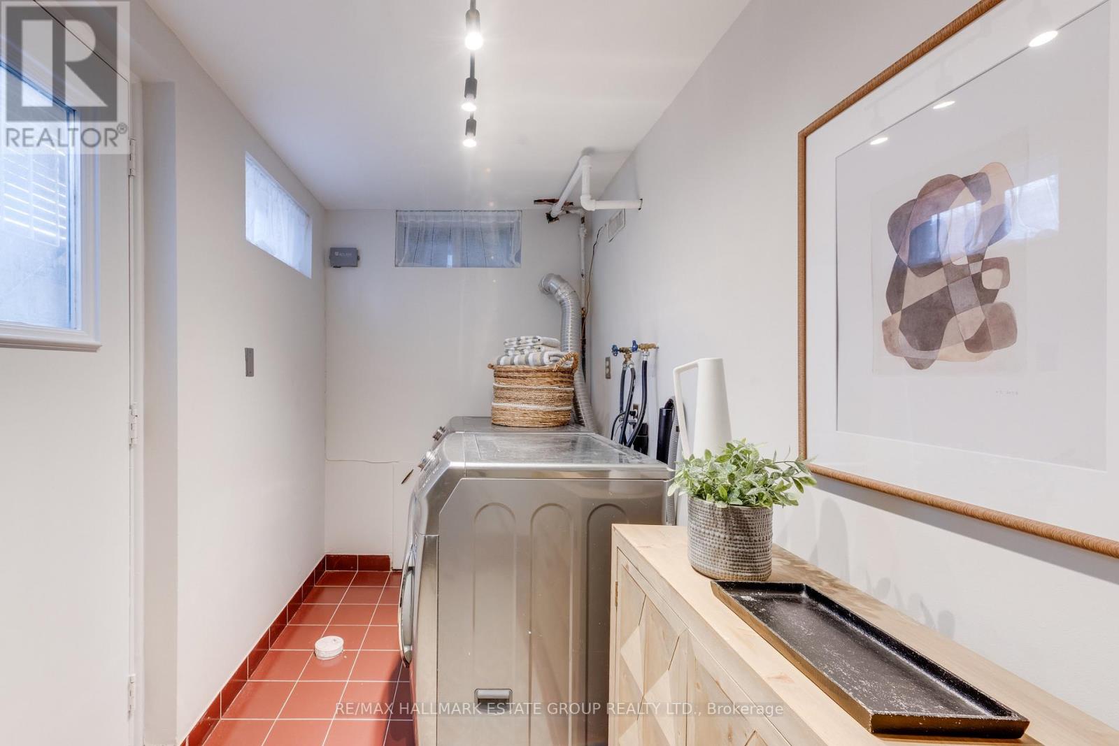 4 Adrian Avenue, Toronto (weston-pellam Park), Ontario