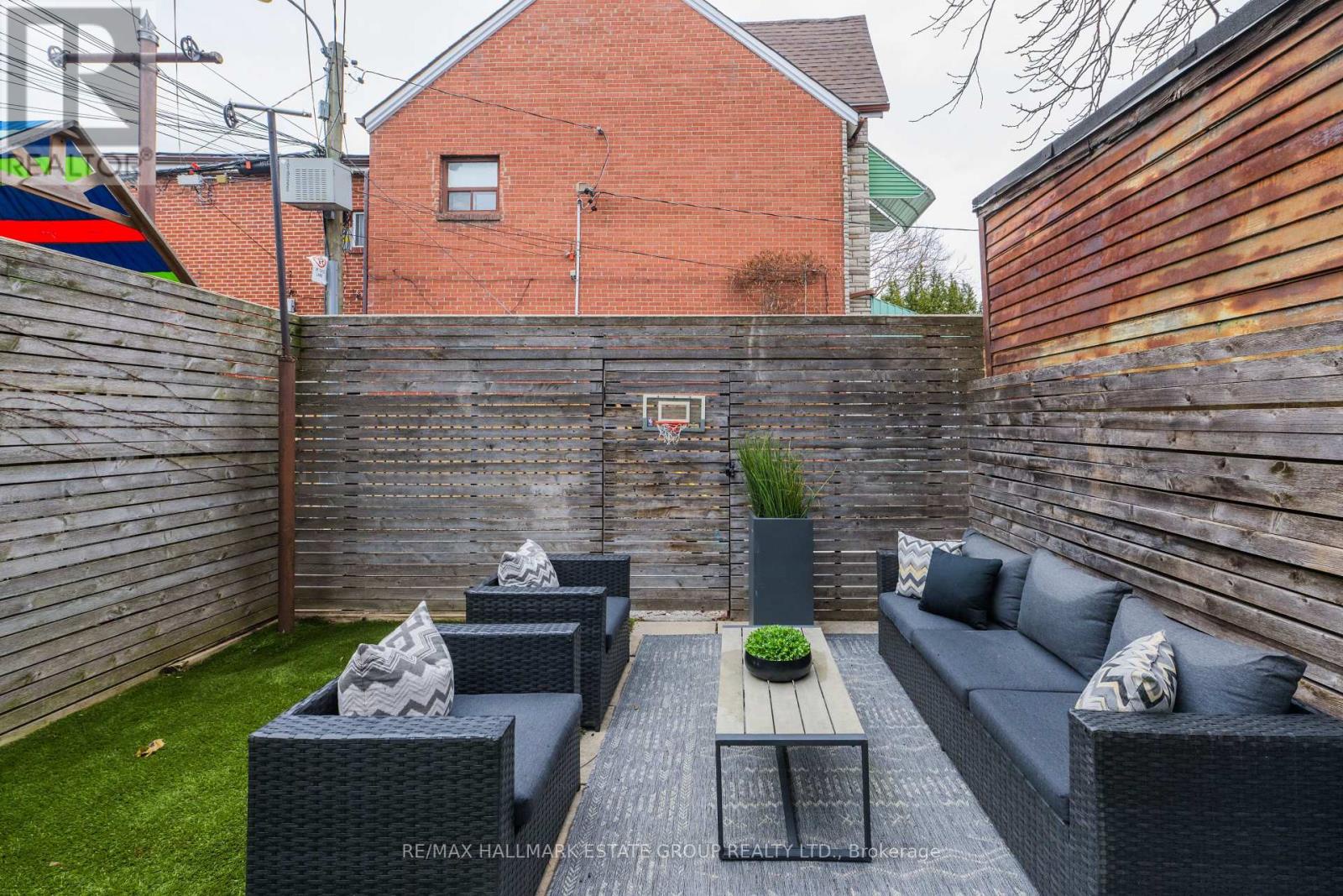 4 Adrian Avenue, Toronto (weston-pellam Park), Ontario