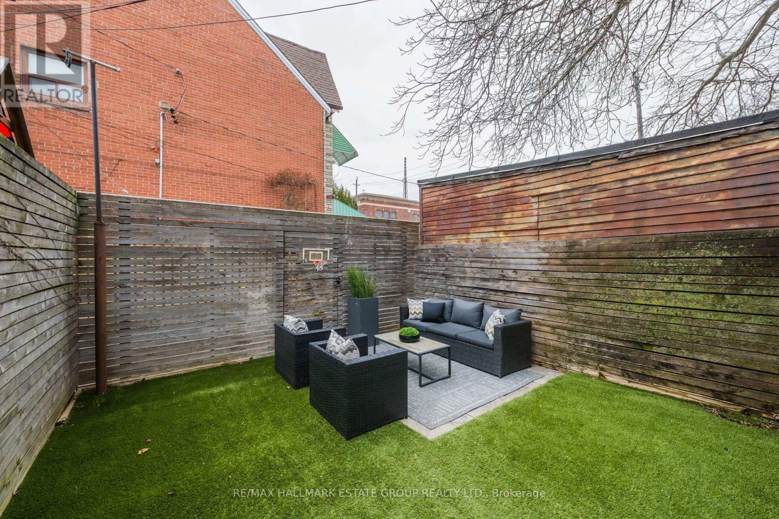 4 Adrian Avenue, Toronto (weston-pellam Park), Ontario