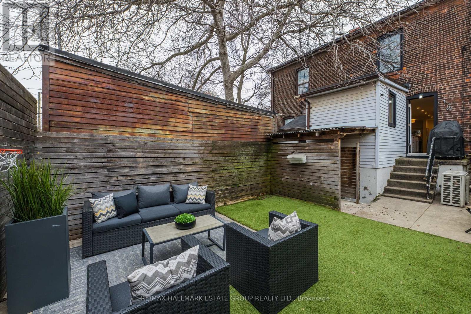4 Adrian Avenue, Toronto (weston-pellam Park), Ontario