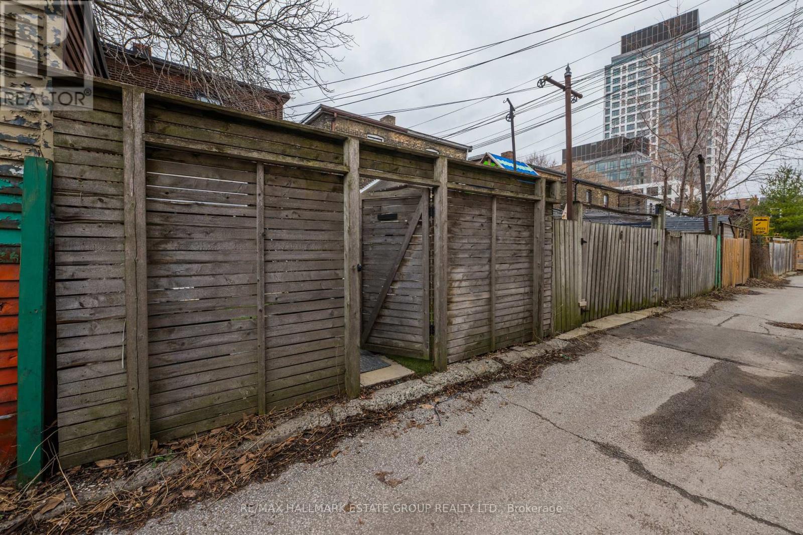 4 Adrian Avenue, Toronto (weston-pellam Park), Ontario