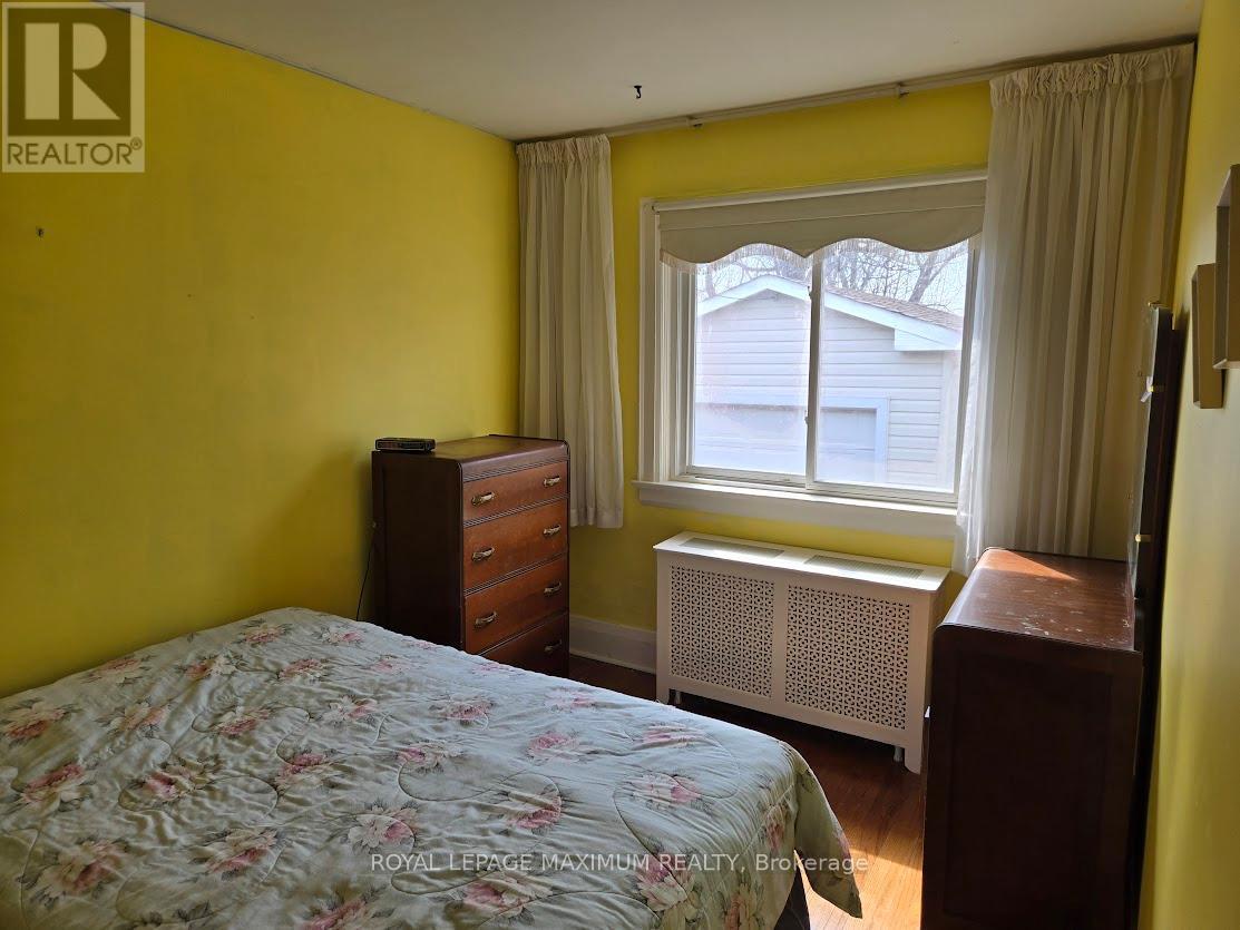 26 Landour Avenue, Toronto (keelesdale-eglinton West), Ontario