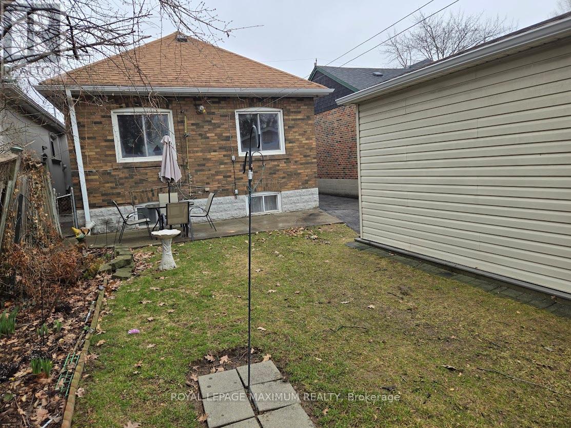 26 Landour Avenue, Toronto (keelesdale-eglinton West), Ontario