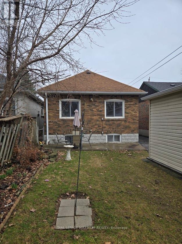 26 Landour Avenue, Toronto (keelesdale-eglinton West), Ontario