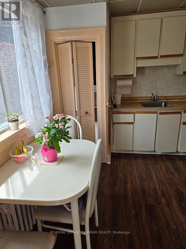 26 Landour Avenue, Toronto (keelesdale-eglinton West), Ontario