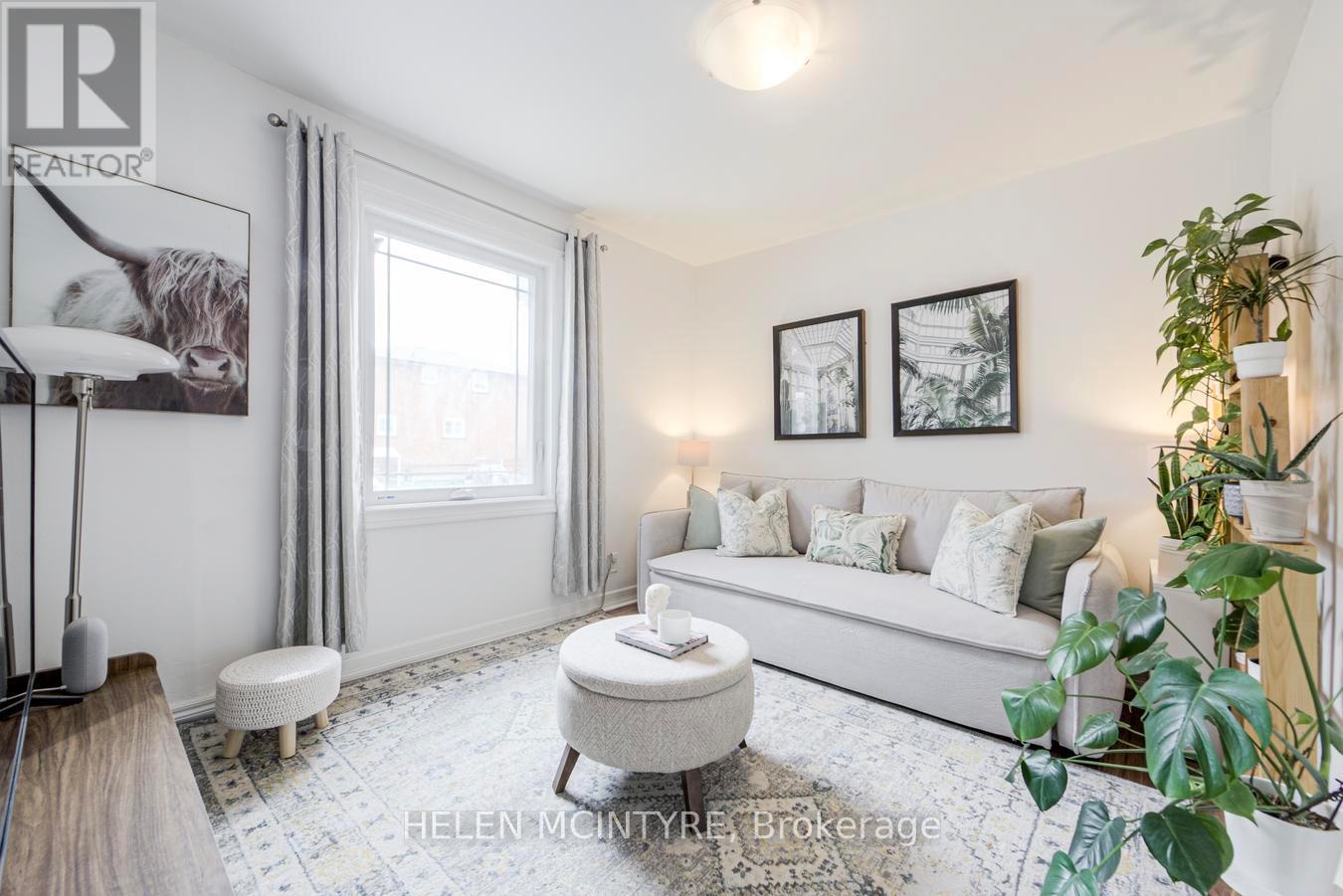 2 Birch Tree Crescent, Toronto (mount Dennis), Ontario