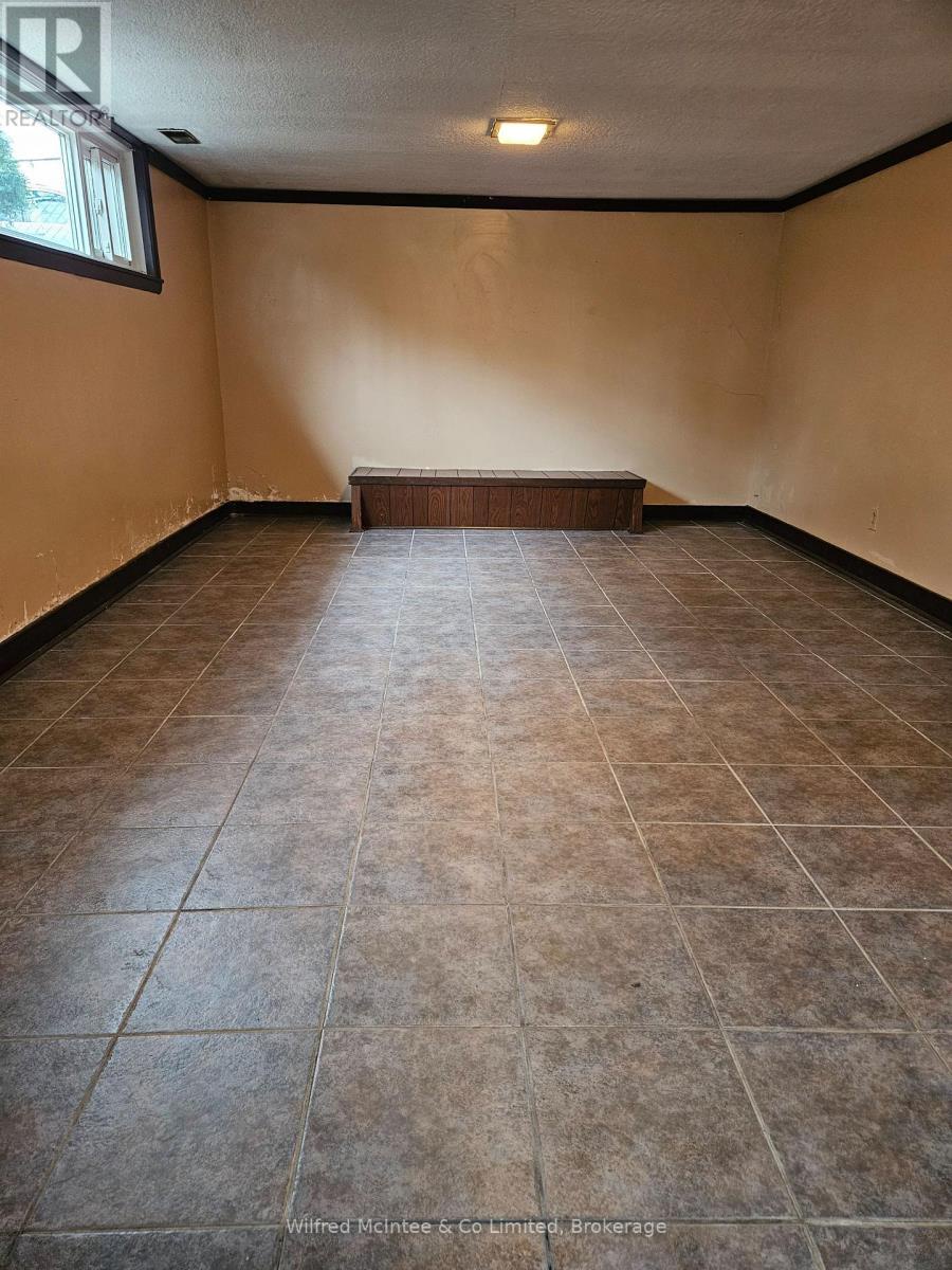 69 Haliburton Avenue, Toronto (islington-city Centre West), Ontario