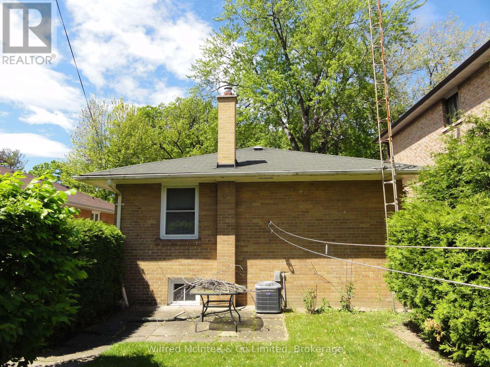 69 Haliburton Avenue, Toronto (islington-city Centre West), Ontario