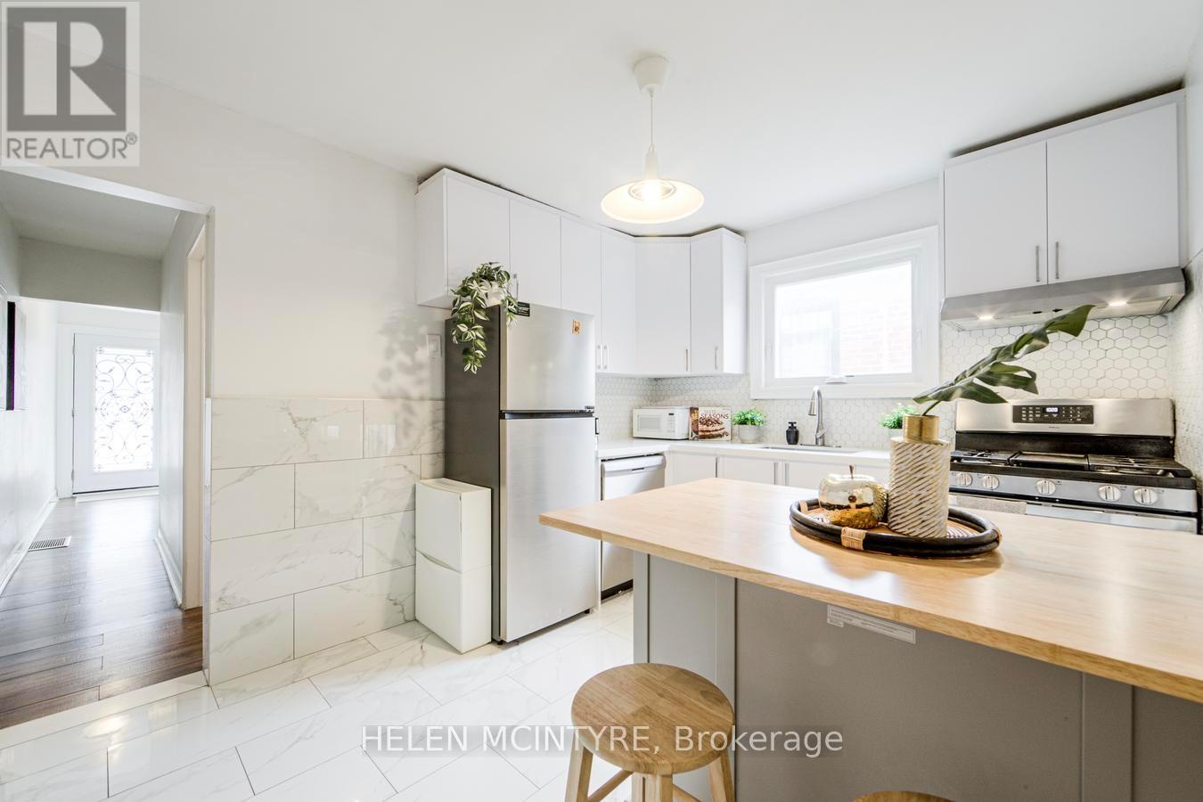 2 Birch Tree Crescent, Toronto (mount Dennis), Ontario