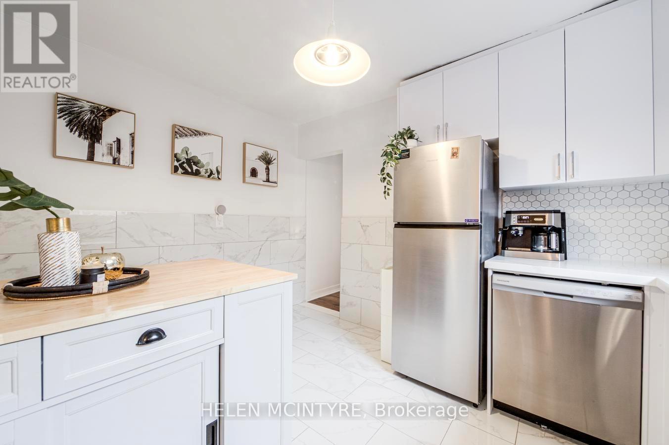 2 Birch Tree Crescent, Toronto (mount Dennis), Ontario