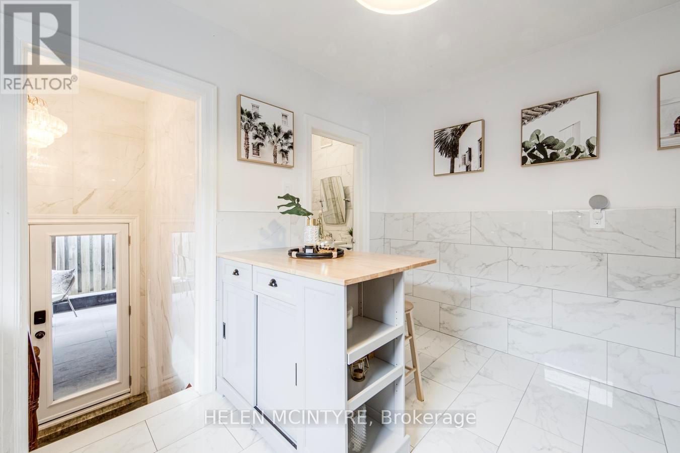 2 Birch Tree Crescent, Toronto (mount Dennis), Ontario