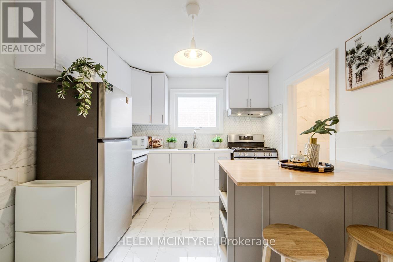 2 Birch Tree Crescent, Toronto (mount Dennis), Ontario