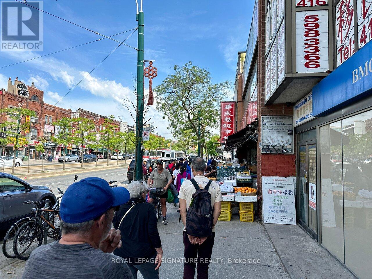 2 Glen Baillie Place N, Toronto (kensington-chinatown), Ontario