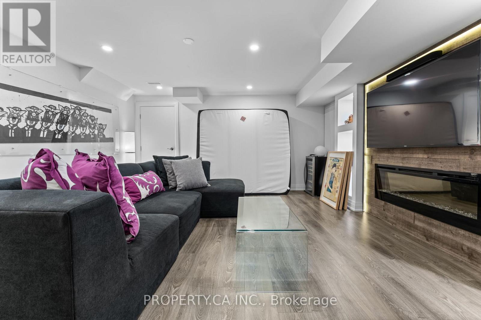 55 Northern Dancer Boulevard, Toronto (the Beaches), Ontario