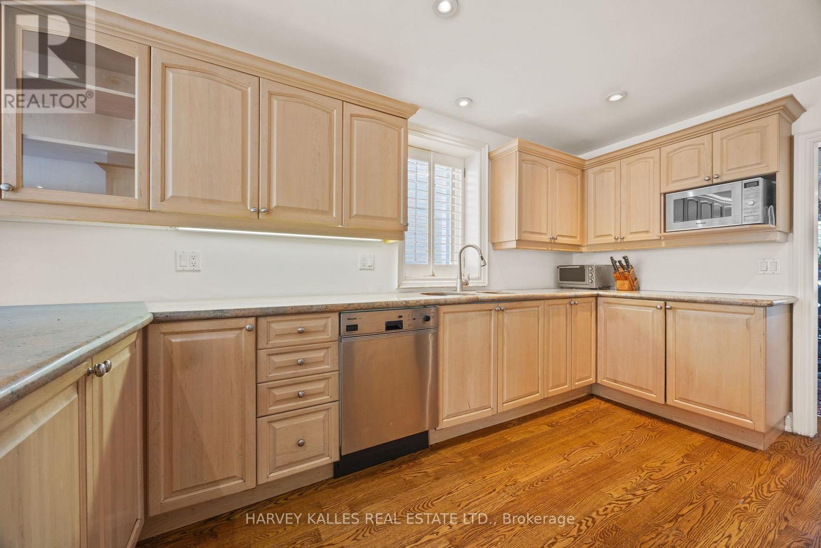 26 Forest Ridge Drive, Toronto (forest Hill North), Ontario