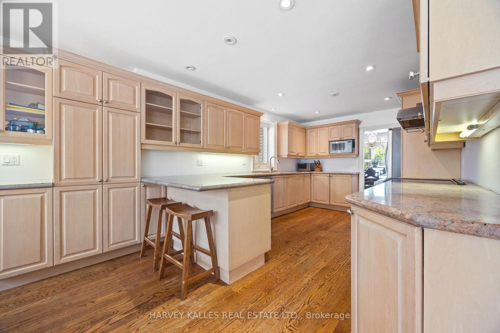 26 Forest Ridge Drive, Toronto (forest Hill North), Ontario